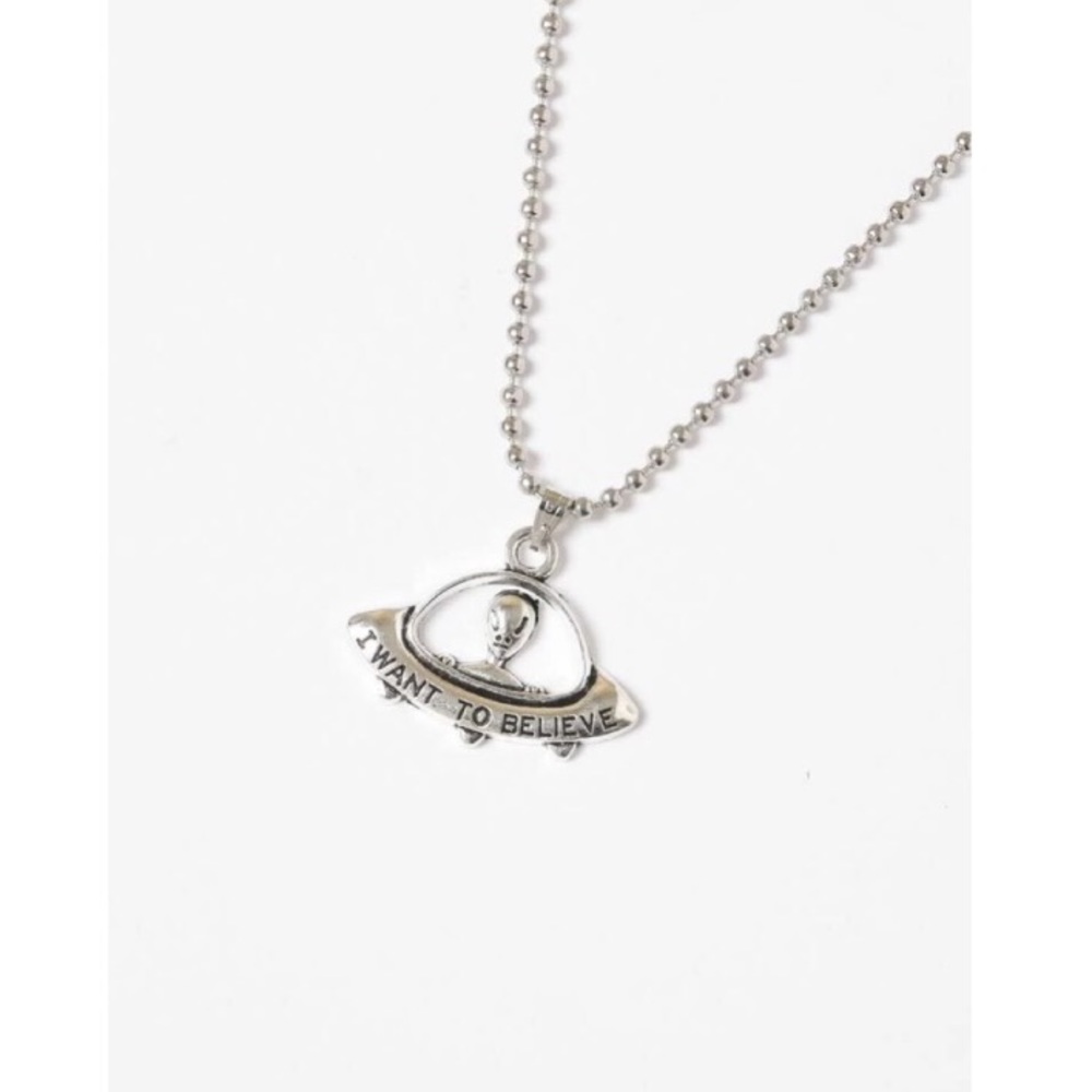 👽 Awesome Flying Saucer Alien Necklace 🛸 - Picture 3 of 3